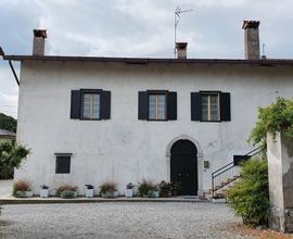 Casa accostata in centro paese