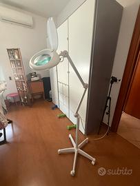 Lampda con lente d’ingrandimento
