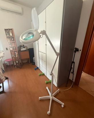 Lampda con lente d’ingrandimento