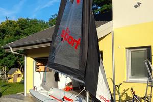 Barca a vela tipo laser