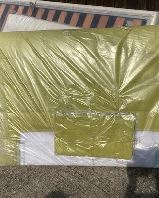 Letto una piazza e mezzo nuovo nel imballo