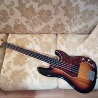 Basso fretless Squier by Fender