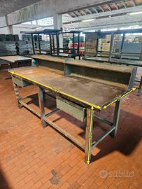 Banco in ferro pesante con porta attrezzi