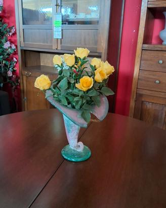 vaso con fiori finti