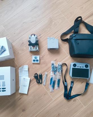 Drone DJI Mini 3 pro con DJI RC e Fly more kit