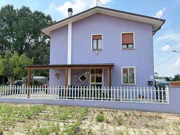 Villa di 100 m² con 3 locali a Bagnolo di Po