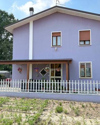 Villa di 100 m² con 3 locali a Bagnolo di Po