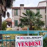 SAN PIETRO - CASA ACCOSTATA