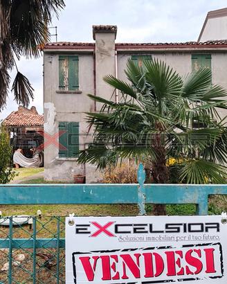 SAN PIETRO - CASA ACCOSTATA