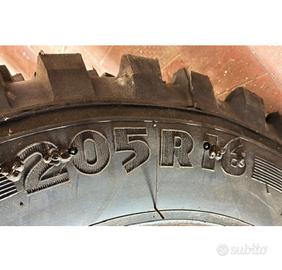 due pneumatici 205 R16 rigenerati