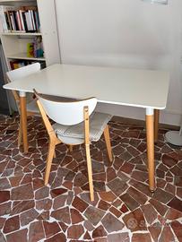Tavolo in legno bianco laccato