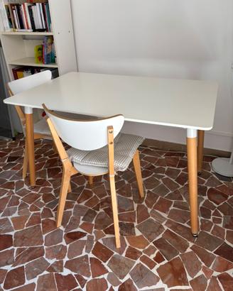 Tavolo in legno bianco laccato