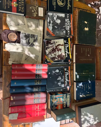 Collezione Libri e Fascicoli Mussolini + Medaglia