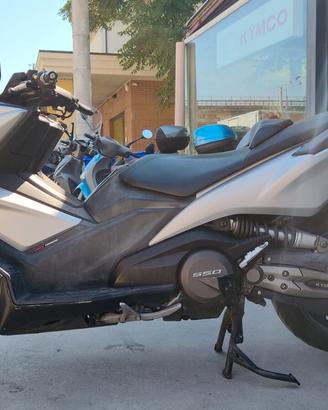 KYMCO AK 550