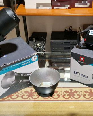 Kit 2 flash Quadralite Up! 200 con stativi