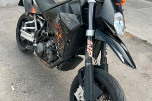 KTM 950 SM SuperMoto 950cc con tanti accessori