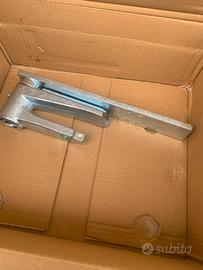 Staffa di fissaggio e attacco anta motore CAME