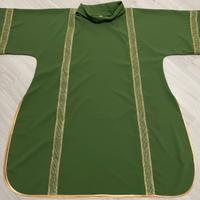 Dalmatica verde con passamaneria rete oro