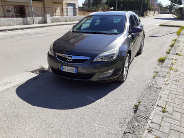 Opel astra J SPORT TOUR anno 2011