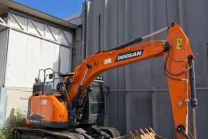 ESCAVATORE DOOSAN 15 TON