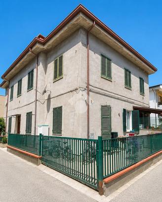 2 LOCALI A GIULIANOVA