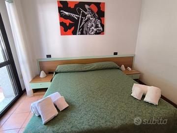 Camera da letto matrimoniale con angolo cottura 