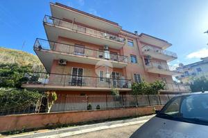6 LOCALI A POZZUOLI