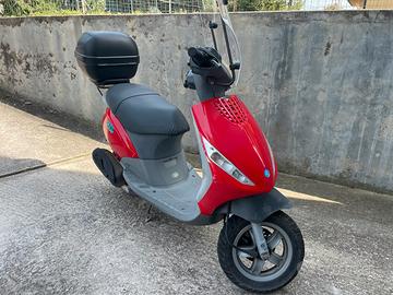 Piaggio ZIP 50 4T - bassi consumi - accessoriato
