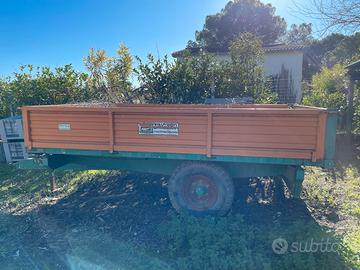 Rimorchio agricolo omologato con targa e libretto