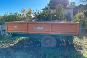 Rimorchio agricolo omologato con targa e libretto