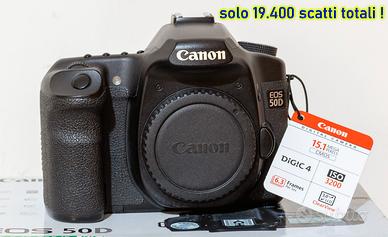 Reflex Canon EOS 50D 2 batterie soli 19.462 scatti