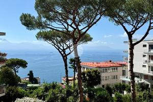 6 LOCALI A NAPOLI