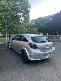 Opel Astra GTC 2006 incidentata – ideale per