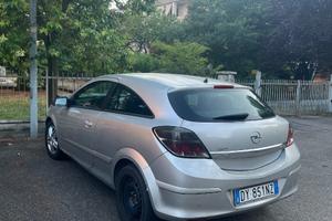 Opel Astra GTC 2006 incidentata – ideale per