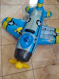 gonfiabile cavalcabile a forma di aereo