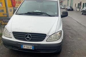 Furgone Mercedes Vito 220