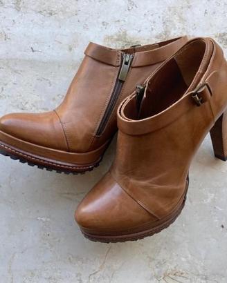 Scarpe con tacco dieci  in cuoio