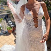 Abito da sposa ricamato a mano con pietre preziose
