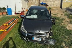 Peugeot 208 anno 2015 diesel incidenta