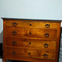 Cassettiera antica in legno con marmo