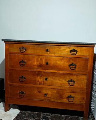 Cassettiera antica in legno con marmo