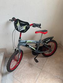 Bicicletta BMX per ragazzino