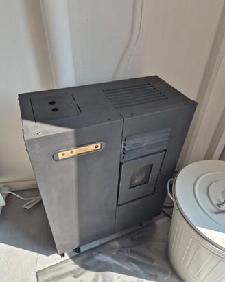 Stufa a pellet Eva Calor Matilde 5 kW