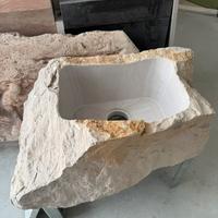 Lavello o fontana in pietra