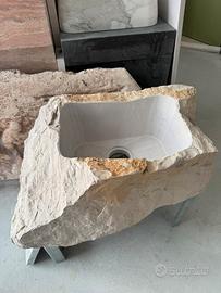 Lavello o fontana in pietra