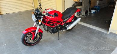 Ducati Monster 695 