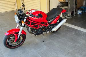 Ducati Monster 695 