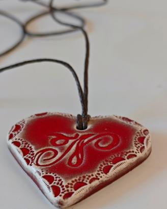 collana con ciondolo a forma di cuore
