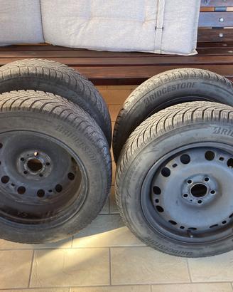 Cerchi in acciaio Gomme invernali e copricerchi VW