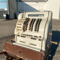 Registratore di cassa d'epoca meccanico anni '50